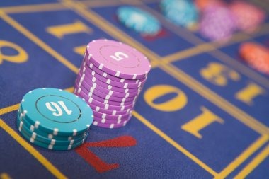 paito hkg platform interface showing football markets and live-dealer tables